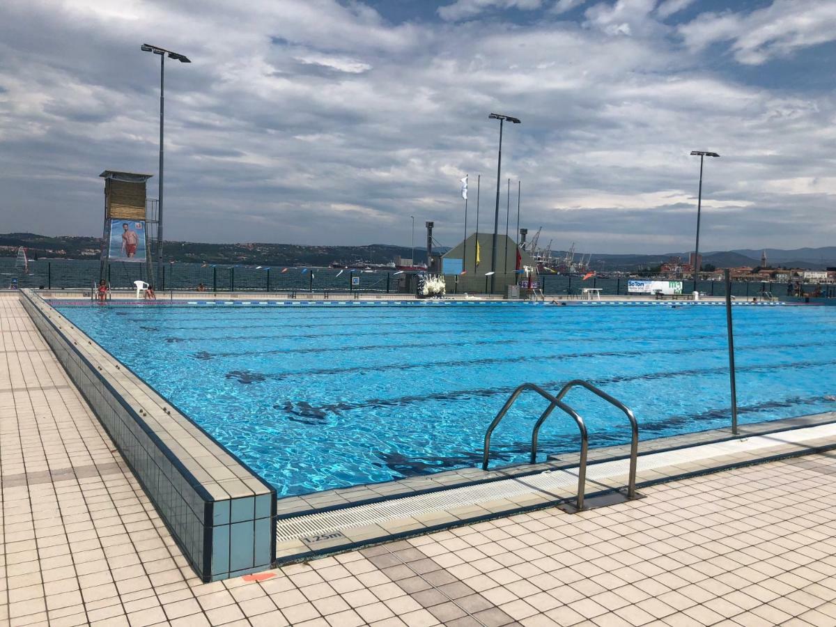 コペルApartmajsko Naselje Zusternaアパートメント エクステリア 写真